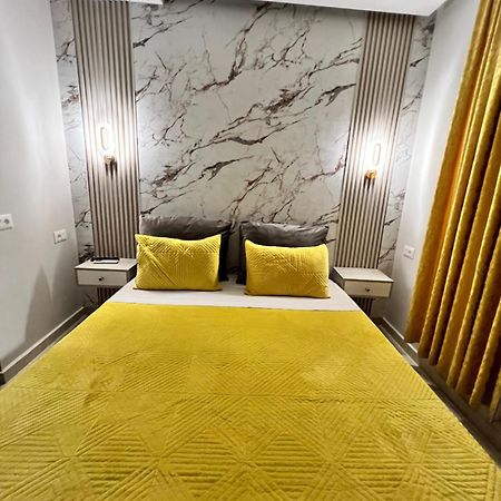 Lyden Hotel Голем Екстериор снимка