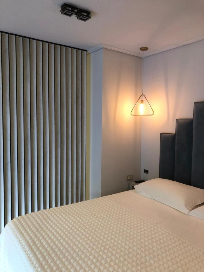 Lyden Hotel Голем Екстериор снимка