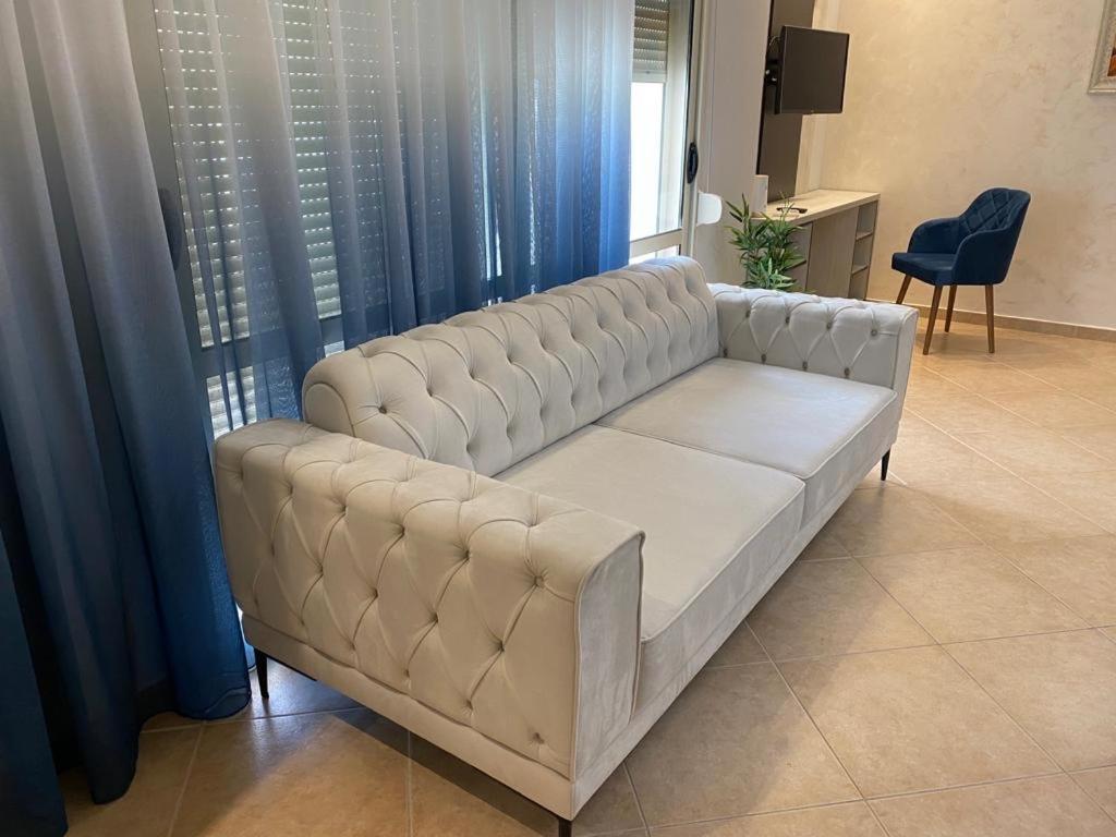 Lyden Hotel Голем Екстериор снимка
