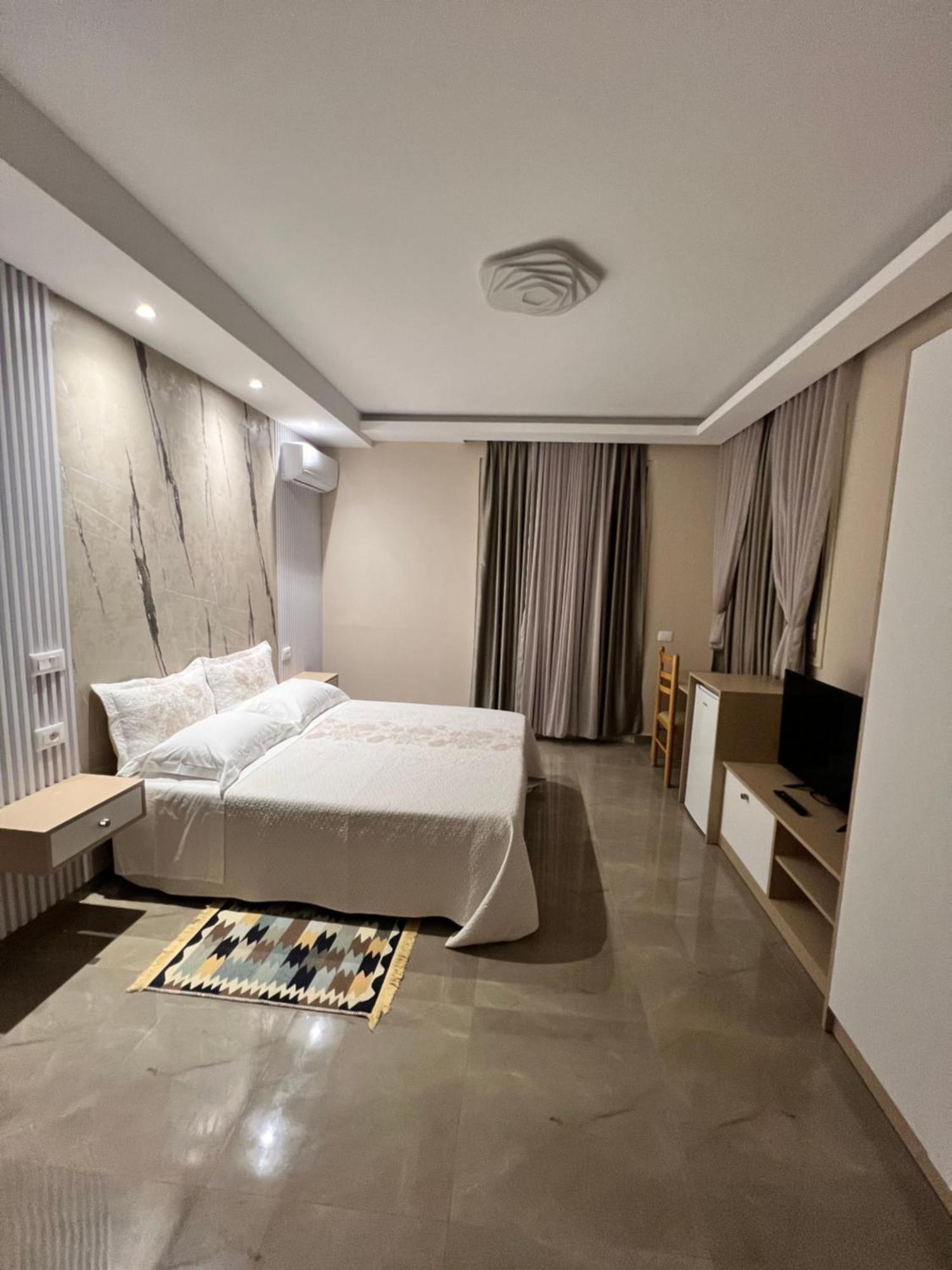 Lyden Hotel Голем Екстериор снимка