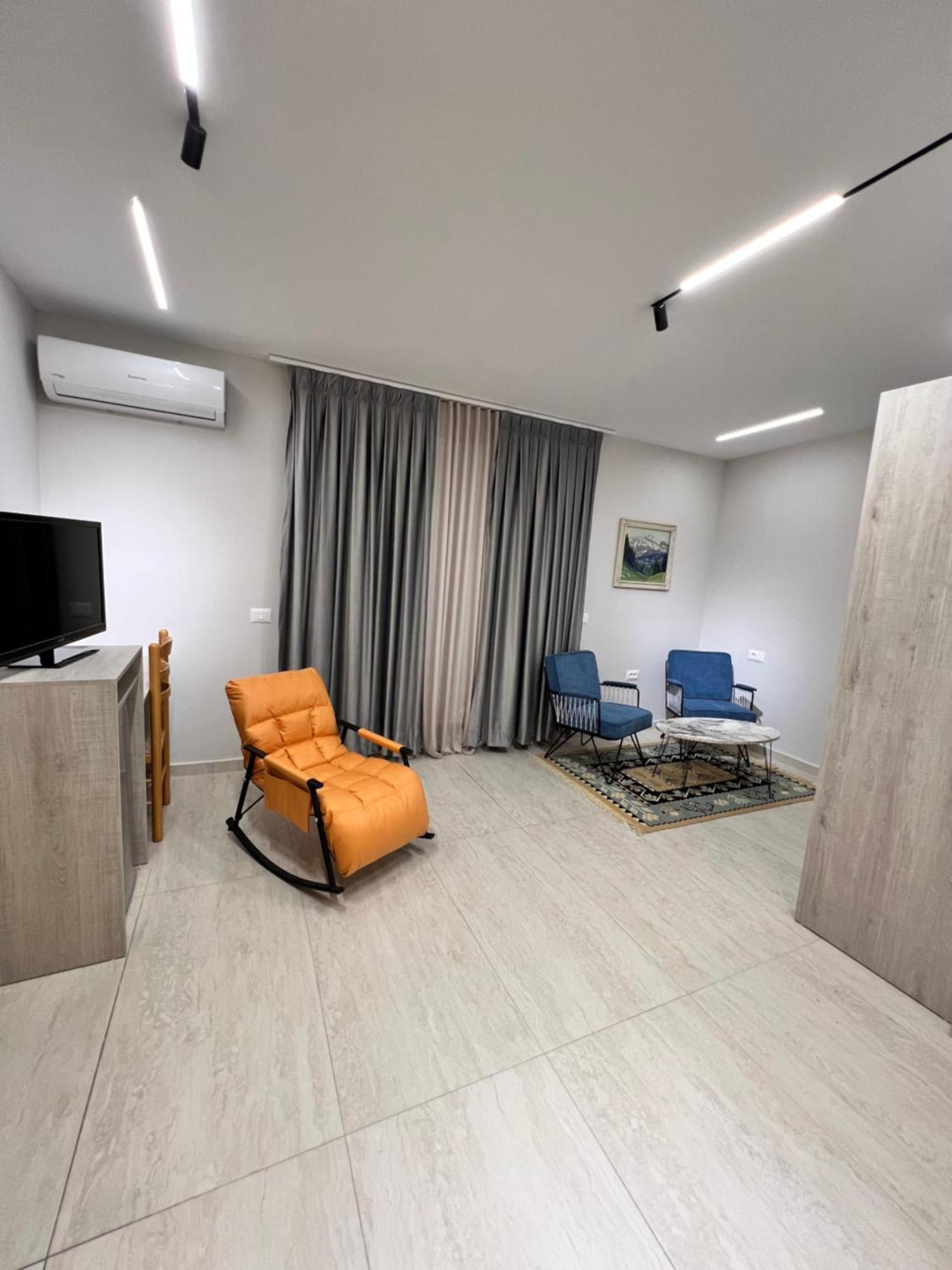 Lyden Hotel Голем Екстериор снимка