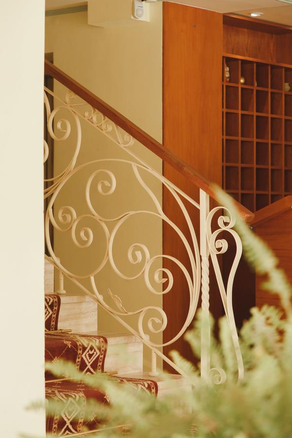 Lyden Hotel Голем Екстериор снимка