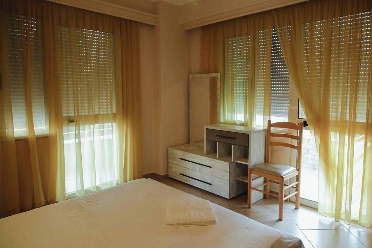 Lyden Hotel Голем Екстериор снимка