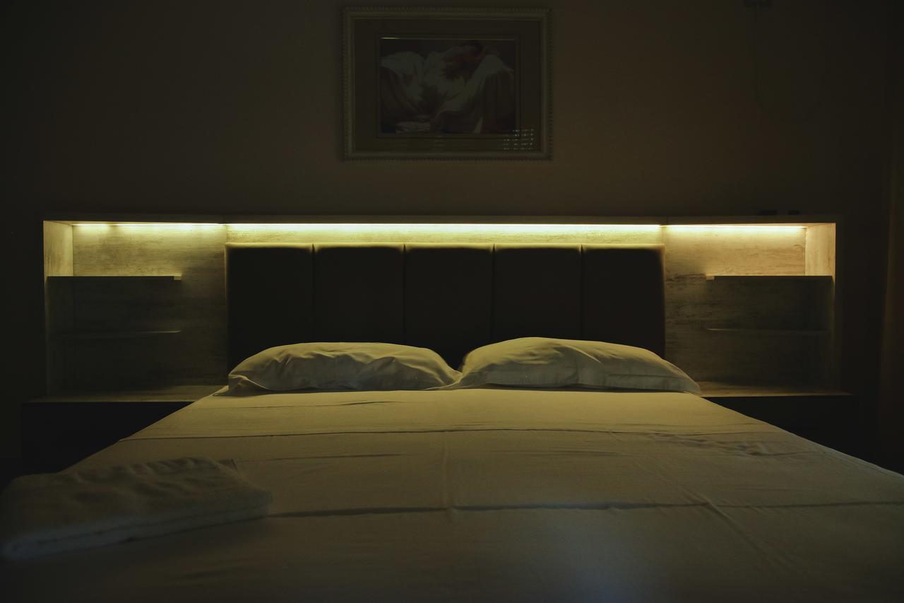 Lyden Hotel Голем Екстериор снимка