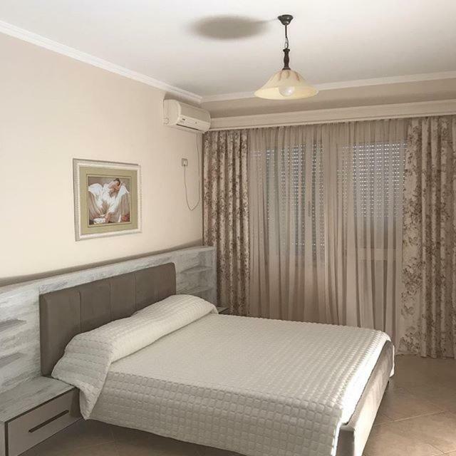 Lyden Hotel Голем Екстериор снимка